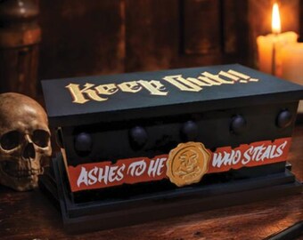 Cofre del tesoro pirata pintado a mano – Arte de calavera con la leyenda "Prohibido el paso" – Caja de almacenamiento de metal personalizada – Decoración gótica / Pintura personalizada