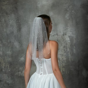 Short wedding veil, Mini veil, Party veil, Shoulder Length Veil, Pearl Simple Single Tier Veil, hen party veil, bachelorette idea image 1
