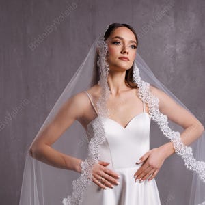 Fingertip lace veil Ivory mantilla veil Simple lace trim bridal veil one layer veil 1 tier lace edged long wedding veil Waltz ivory veil