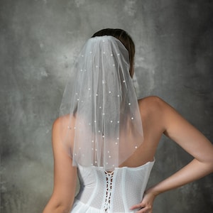 Short wedding veil, Mini veil, Party veil, Shoulder Length Veil, Pearl Simple Single Tier Veil, hen party veil, bachelorette idea image 2