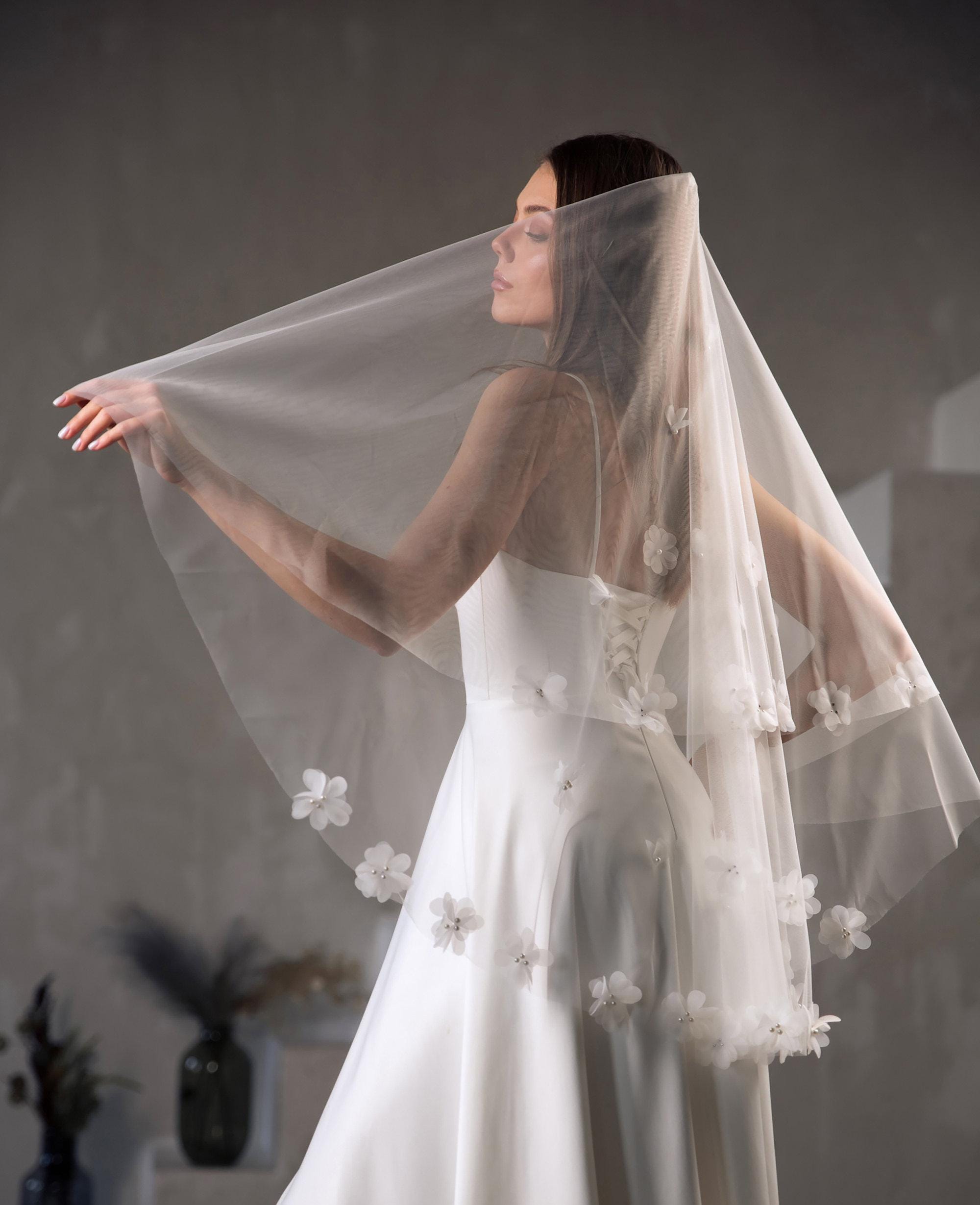 3D Floral Wedding Veil With Blusher - Off-white Tulle  display picture 2