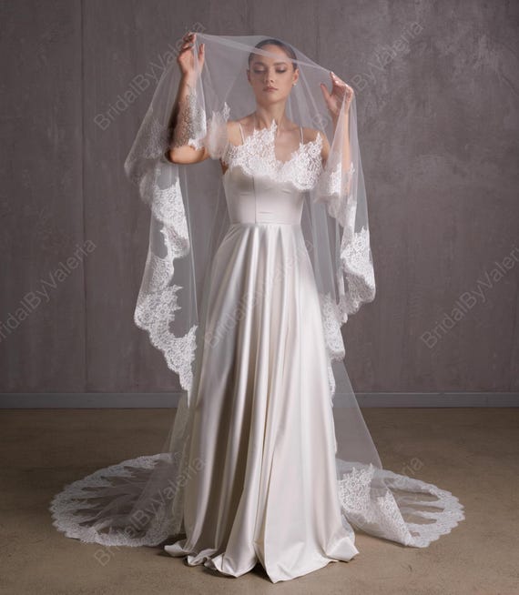 Four Tier Fingertip Bridal Veil with Lace Tulle Four-tier Fingertip Bridal Veils With Ruffles Bowknot  main image 2