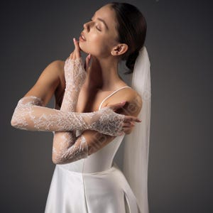 Lace Gloves, Long lace fingerless Wedding Gloves, Bridal Gloves, Tulle Sheer Fingerless Sleeve,Bridal Pearl Sleeves, Wedding Mittens