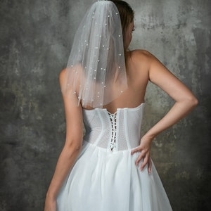 Short wedding veil, Mini veil, Party veil, Shoulder Length Veil, Pearl Simple Single Tier Veil, hen party veil, bachelorette idea image 4