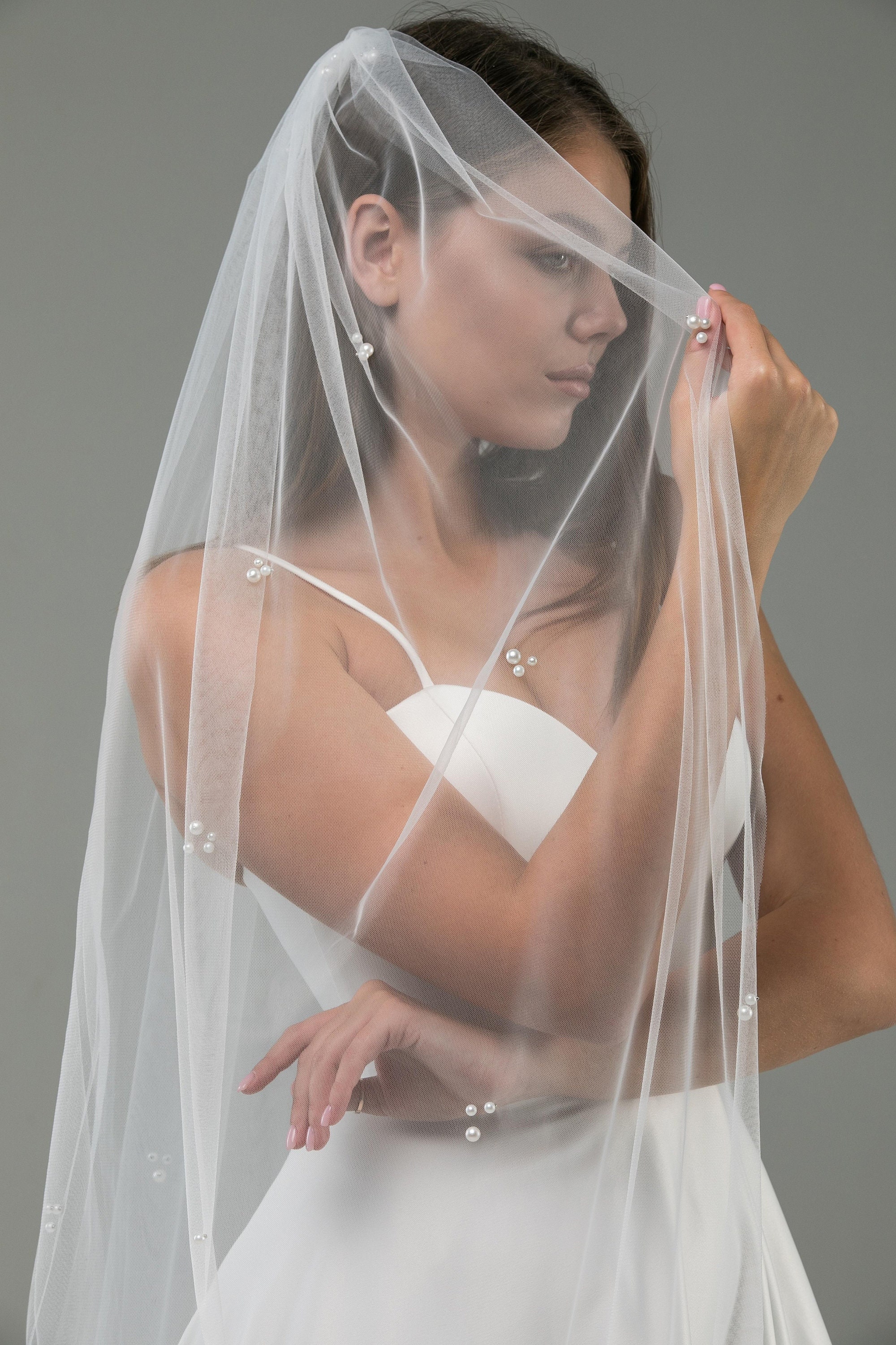 Brautschleier mit Perlenkappen, Perlenkapelle, Brautschleier mit Perlen, Ivory, Fingerspitzenschleier, Einzelreifenschleier