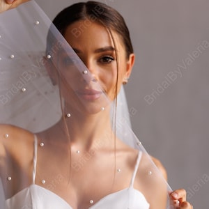 Perlen Einlagiger Kathedralen Brautschleier mit Streuperlen für moderne stilvolle Hochzeit