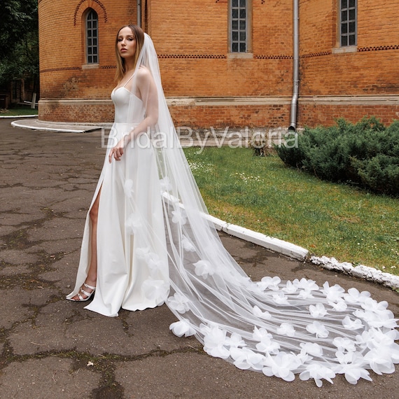 Flower Veil Cathedral Long Wedding Veil With Floral Lace At Train - Main Image
