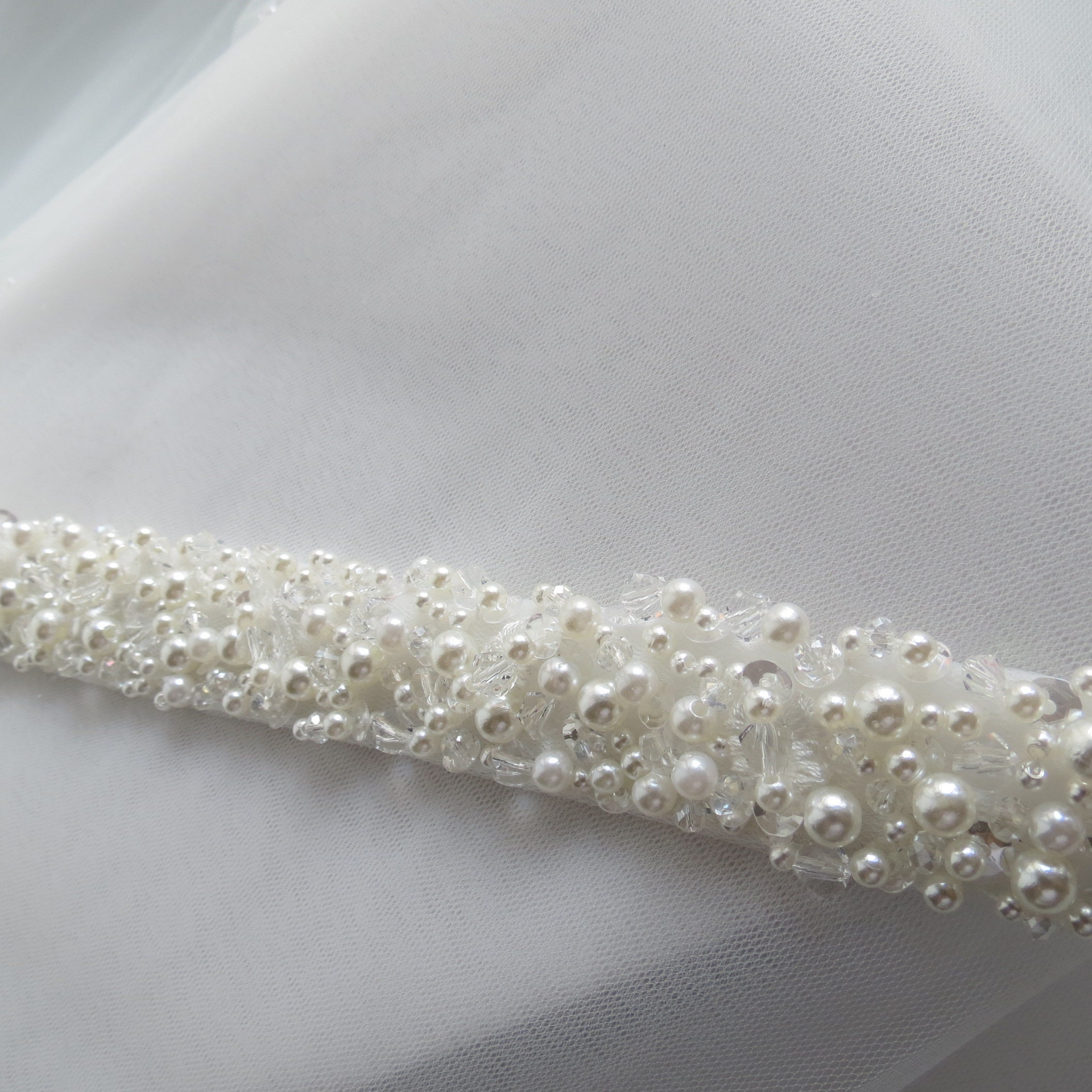 STRSTAR Pearl Belt for Women Elastic Pearl Belt, Pearl Waist Belt with Double Ring Metal Buckle, White Wedding Waist Belt