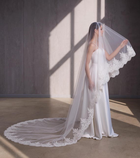 Wedding Cathedral Bridal Veil Lace Edge With Blusher For Bride