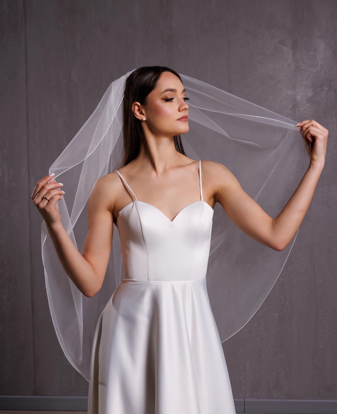 Pencil Edge Wedding Veil: Italian Tulle, Fingertip or  display picture 2