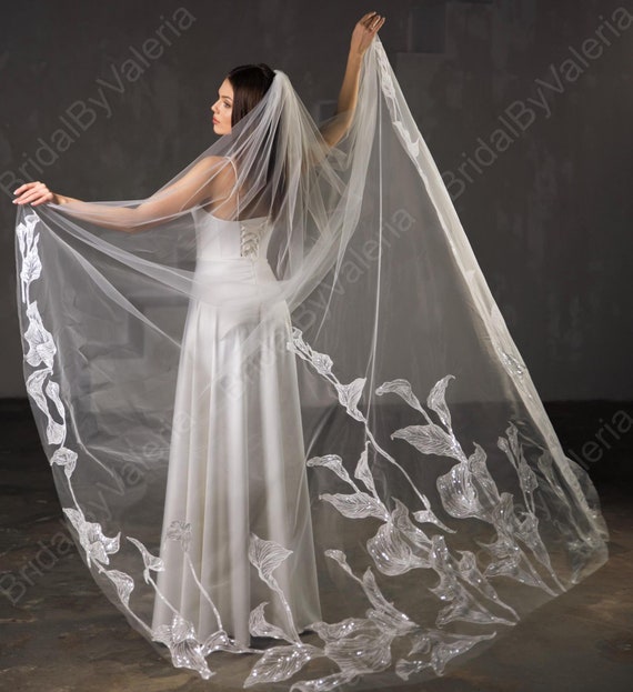 Floral Lace Cathedral Wedding Veil: Sequined Water Lily  display picture 1