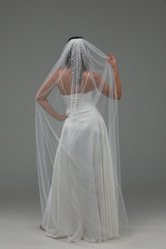 Cascading Pearl Veil, Scattered Pearls Concentrated at the Top of Veil,  Elegant Ombre Cathedral Bridal Veil, Cascade Fingertips Pearl Veil 