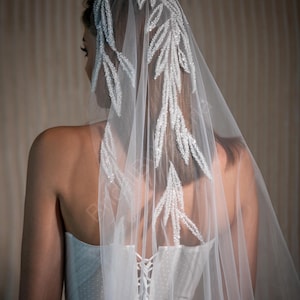 Luxurious Beaded Veil with pearls and beads, Wide long bridal veil with beaded lace Cathedral off-white bridal veil with embroidery