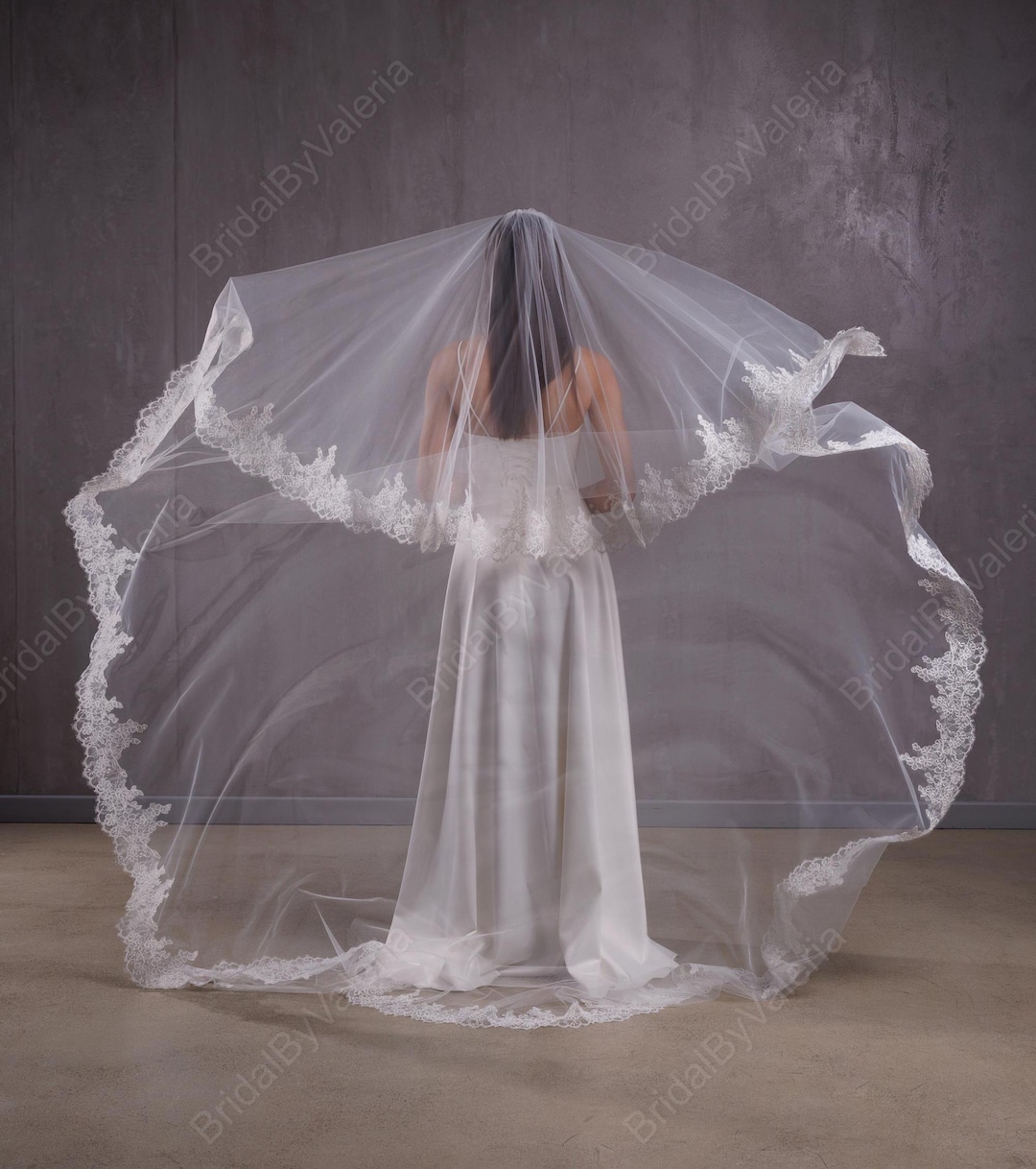 最安値 theredthread veil bare tops Cathedral Wedding Veil: Lace Trim, Double Tier, Ivory Bridal Veil