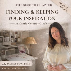 Könnte beinhalten: Ein digitaler Ratgeber mit dem Titel "Finding & Keeping Your Inspiration" mit dem Text "A Gentle Creative Guide". Das Cover zeigt eine Frau in einer cremefarbenen Bluse. Der Ratgeber ist ein digitaler Download.