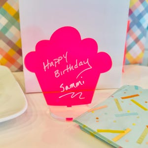 Cupcake de acrílico, decoración de mesa de acrílico, adorno de pastel de acrílico, celebración de cumpleaños, cupcake cortado con láser, centro de mesa de cumpleaños, celebremos