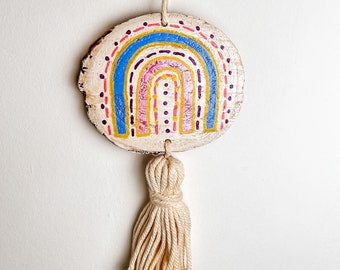 Handgemaakte macramé regenboog, decoratieve macramé wandhanger, regenboog decoratie, kinderkamer decoratie
