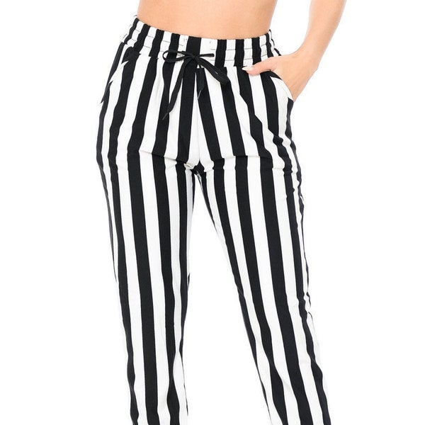 Butterweiche Schwarz-Weiß-Wide Stripe Joggers, Beetlejuice Jogginghose mit Taschen und Kordelzug, handgemacht, KOSTENLOSER VERSAND