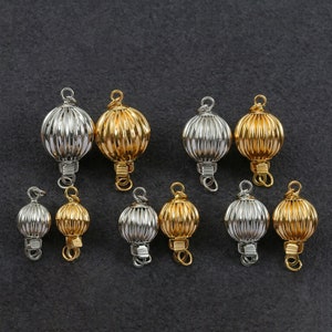 Può includere: Assortimento di chiusure in metallo color argento e oro per collane o braccialetti. Le chiusure sono rotonde e hanno un design a coste. Sono disponibili in due dimensioni.