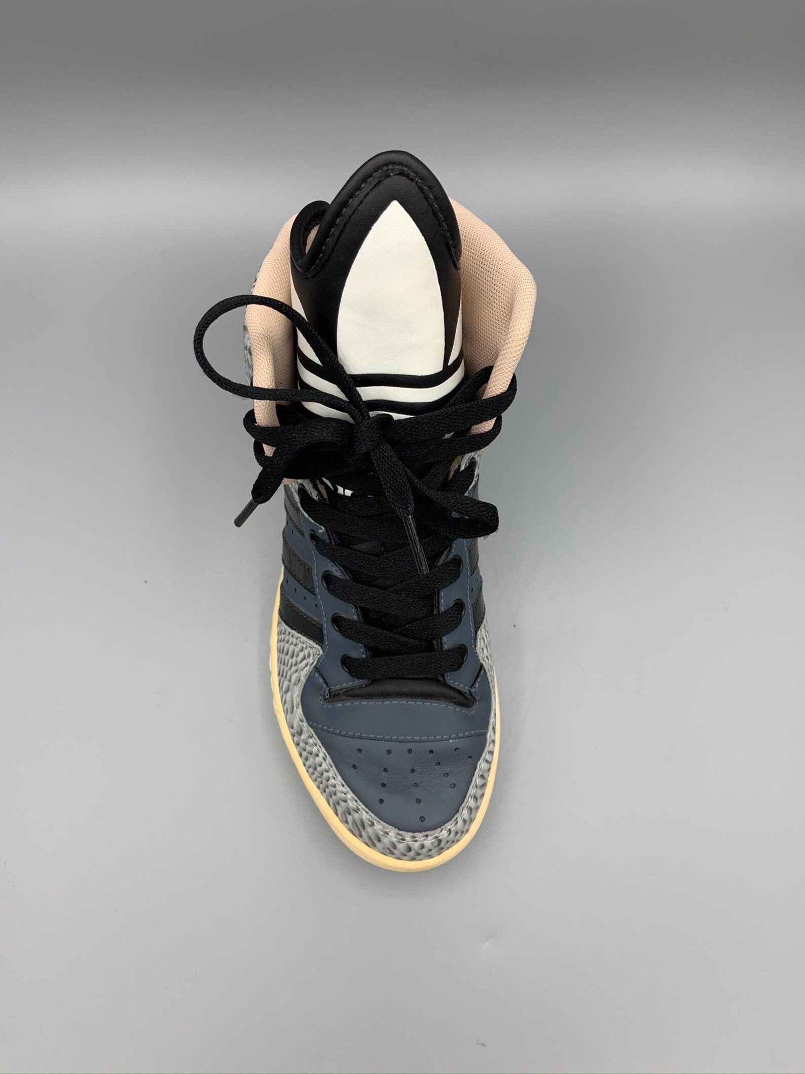 Limited Edition Adidas Rose: Collectors Item - kv2gpuj