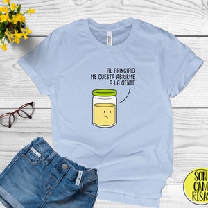 Me Cuesta Abrirme a la Gente Cute Camicia Spagnola , Camiseta Espanol , Gioca su parole Cartone animato in spagnolo , Divertente Puns Unisex T Camicia