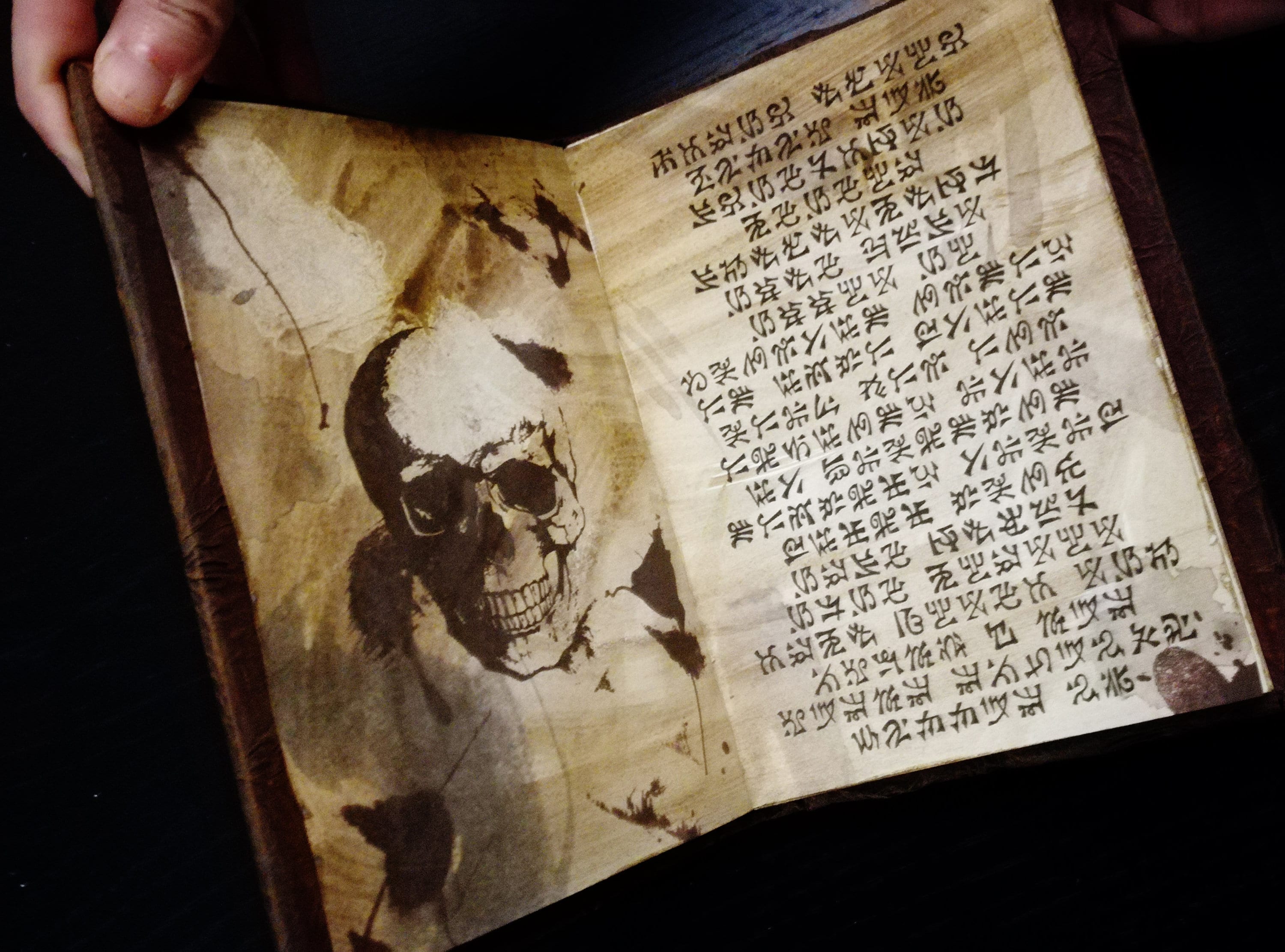 ☆　死霊のはわらた2　死者の書　★本物　ネクロノミコンver2　f219 死霊のはらわた2』ネクロノミコン（死者の書）のレプリカ発売