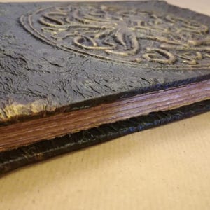 El Libro Negro, libro inspirado en Skyrim hecho a mano imagen 7