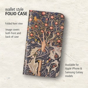 Könnte beinhalten: Eine Folio-Hülle mit einem farbenfrohen Blumen- und Vogeldesign. Die Hülle ist gefaltet, um die Vorderansicht zu zeigen. Der Text "wallet style FOLIO CASE" befindet sich oben im Bild. Der Text "Folded front view" befindet sich unter der Hülle. Der Text "Image covers both front and back of case" befindet sich unter dem Text "Folded front view". Der Text "Available for Apple iPhone & Samsung Galaxy models" befindet sich unten rechts im Bild.