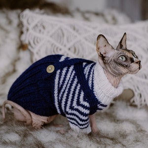 Bedårande handstickad katttröja - marin sjömansstil i blått och vitt - stickad ulloverall