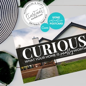 Könnte beinhalten: Eine schwarz-weiße Postkarte mit einem Haus im Hintergrund. Der Text auf der Postkarte lautet "CURIOUS WHAT YOUR HOME IS really WORTH?" und "HOME valuation POSTCARD".