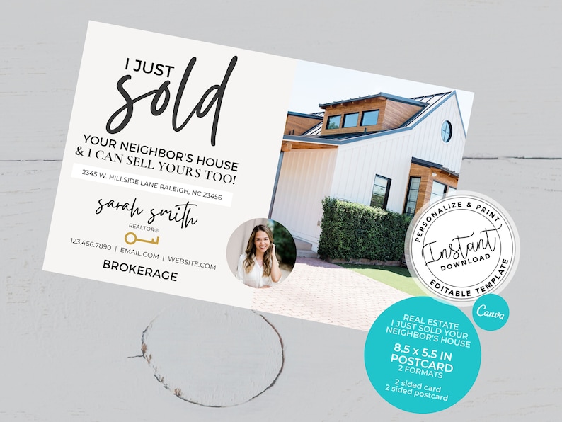 K&ouml;nnte beinhalten: Eine wei&szlig;e und goldene Immobilien-Postkarte mit einem Foto eines modernen Bauernhauses. Der Text lautet "Ich habe gerade das Haus Ihres Nachbarn verkauft und kann auch Ihres verkaufen!" und enth&auml;lt den Namen des Maklers, die Telefonnummer, die E-Mail-Adresse und die Website. Die Postkarte ist so konzipiert, dass sie personalisiert und gedruckt werden kann.