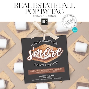 Puede incluir: Una etiqueta cuadrada negra con el texto "¡Siempre podría usar más clientes como tú!" y un gráfico de s'more. La etiqueta está atada con una cinta beige y está rodeada de galletas Graham, chocolate y malvaviscos.