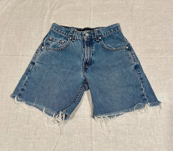 90s Vintage Levi’s Silvertab Baggy Short Vintage 90s Levi's Silvertab massive fit baggy shorts <> Waist: 34