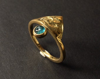 Gold-plated ring and green blue tourmaline - geometric shape and texture