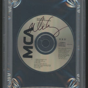 Alice Cooper signierte CD &quot;&quot;Raise Your Fist & Yell&quot;&quot; - PSA Encapsulierte Zertifizierung.&quot;