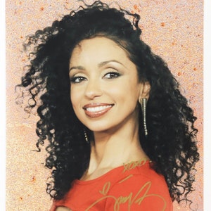 Foto 8x10 autografata da Mya Harrison con iscrizione &quot;XOXO&quot; - certificazione Beckett