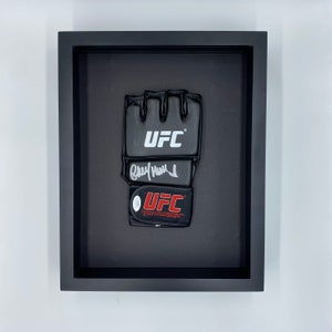 シャイアン・ブリスマス直筆サイン入りUFCグローブ - JSA認定