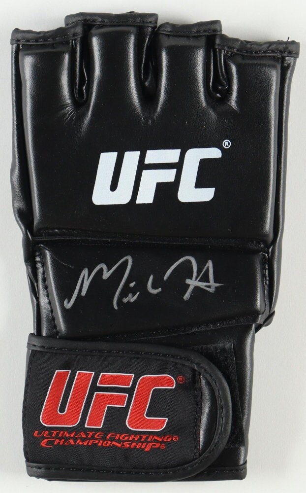 Gant de boxe UFC signé Deiveson Figueiredo - Certification Beckett - France