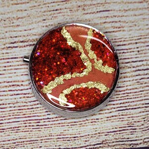 Boîte à pilules miroir géode rouge pomme bonbon faite sur mesure, cadeau pour maman, enseignant, boîte de rangement, sac à main contenant pour pilules, bas de Noël