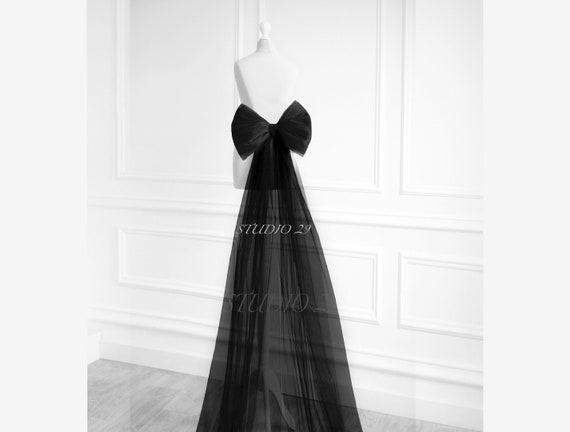 Detachable tulle train clearance black