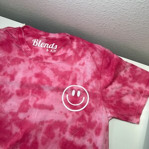 Smiley Face tie dye-skjorta / tie dye-skjorta / isfärgad skjorta / scrunch tie dye / pastellfärgad tie dye / tie dye-t-shirt / leende-skjorta bild 5