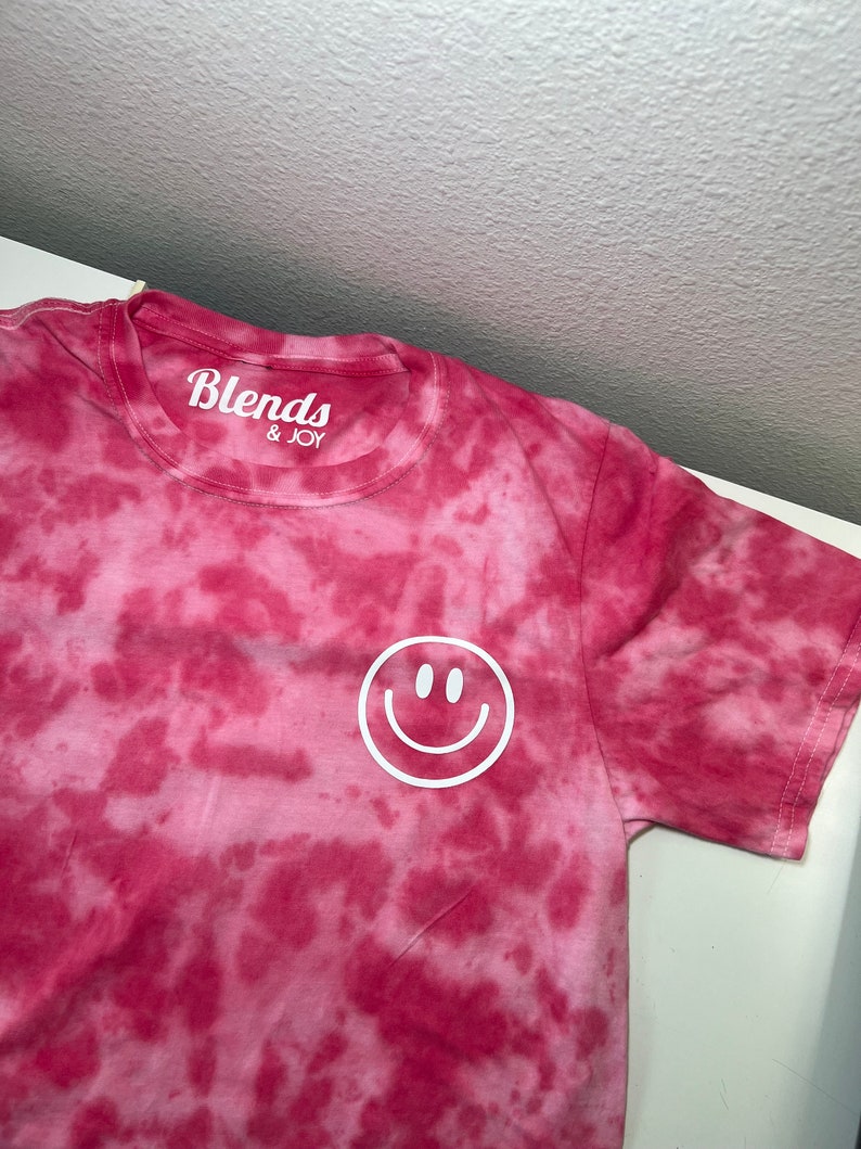 Smiley Face tie dye-skjorta / tie dye-skjorta / isfärgad skjorta / scrunch tie dye / pastellfärgad tie dye / tie dye-t-shirt / leende-skjorta bild 5