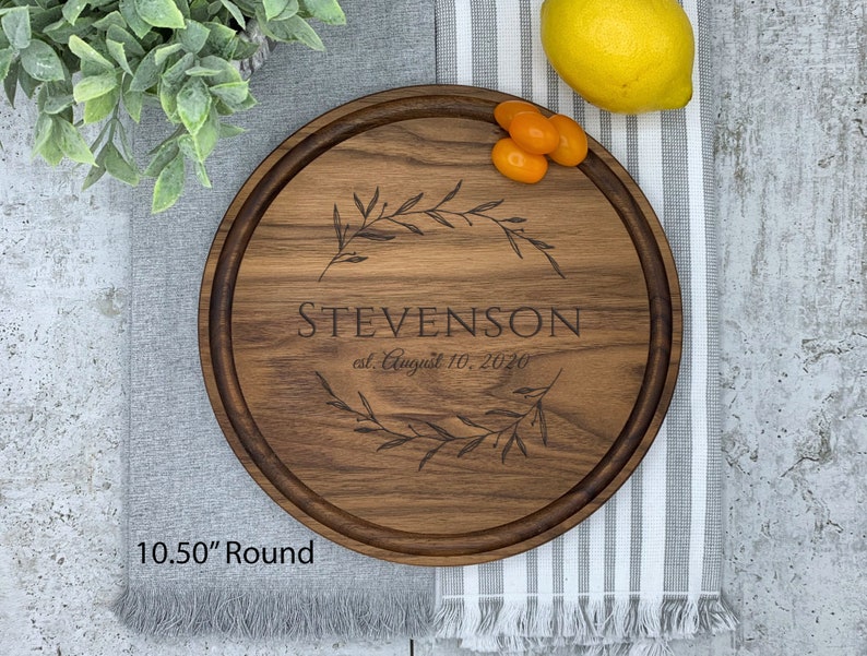 Charcuterie Board Round Large, Walnut Cutting Board Round, Cutting Board Personalized Wedding Gift, Hardwood Cutting Board Marriage Bild 2