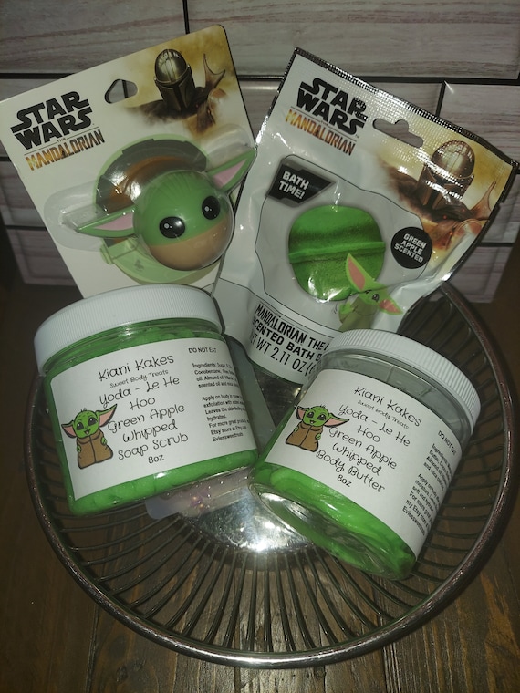 StarWars Mandalorian Child Baby Yoda Makeup Bag, Lip Balm & Gloss, Bath  Bomb Set