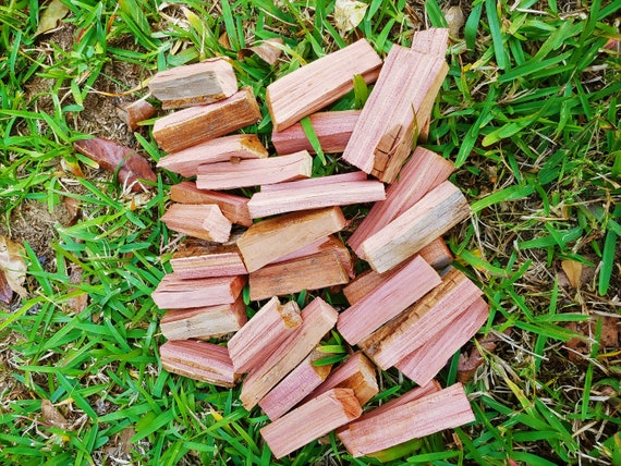 Morceaux de bois dallumage de cèdre, petit paquet, bois dallumage de cèdre  aromatique oriental, morceaux de cèdre, bâtons de tache de cèdre, bâtons de  cèdre, restes de travail du bois 