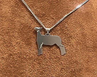 Joyas con dijes de corderos y ovejas