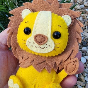 Lion, Lion felt ornament, Personalised Lion, Lion unique gift, Jungle animals, Nursery decoration,  Lion felt decoration, Safari Animals