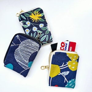 Mini linen coin purse that fits in back pocket / Mini card wallet / Small change purse / Credit card travel pouch / Pretty gift card holder