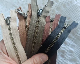 Set of 5 YKK #3 Zippers 8" (20.3cm) *** EARTHY theme *** Donut pull in antique bronze | Zipper for purse, clutch, zip pouch, wallet, & more!