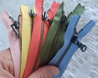 Set of 5 YKK #3 Zippers 8" (20.3cm) ***SPRING theme*** - Donut pull in antique bronze | Zipper for purse, clutch, zip pouch, wallet, & more!